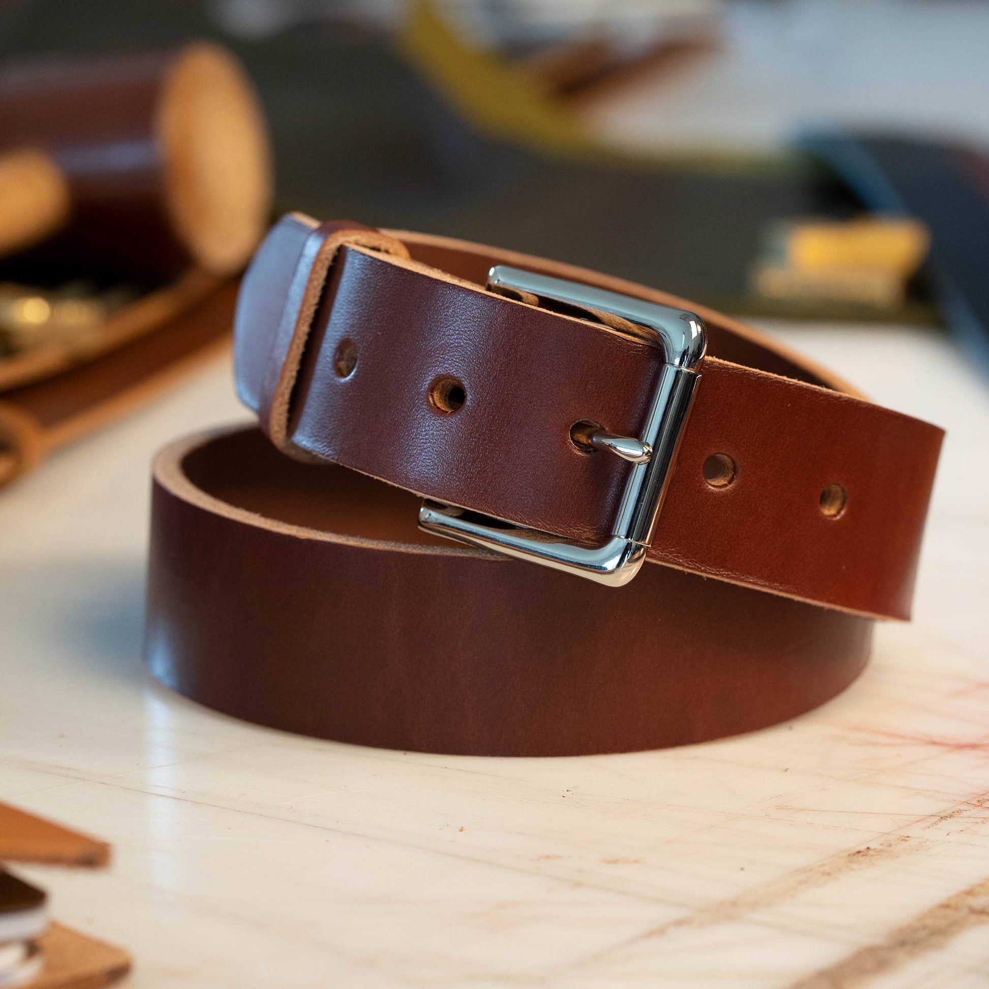 British Brown casual men’s leather belt with solid brass chrome roller buckle – Heritage Hues