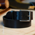 Black casual men’s leather belt with solid brass nickel matte roller buckle – Heritage Hues