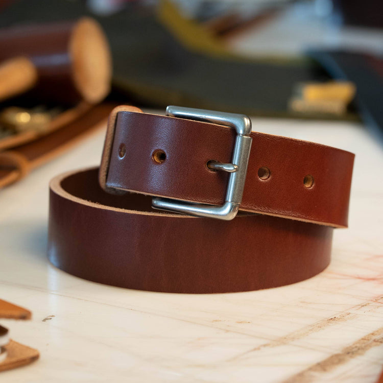 British Brown casual men’s leather belt with solid brass nickel matte roller buckle – Heritage Hues