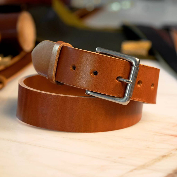 Chestnut casual men’s leather belt with solid brass nickel matte roller buckle – Heritage Hues